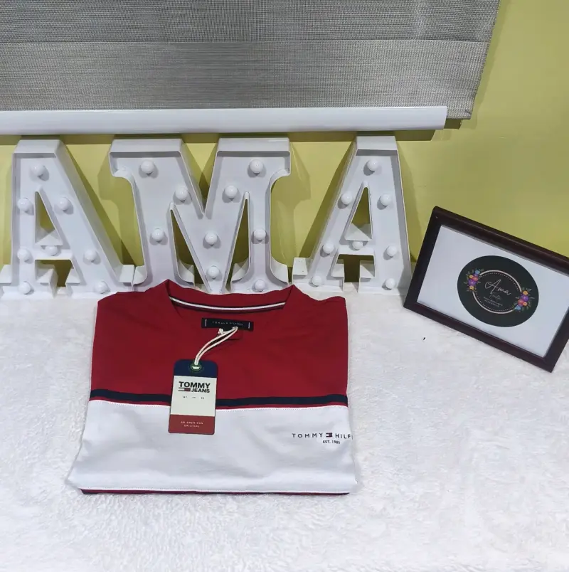 Polera Tommy Hilfiger roja y blanca