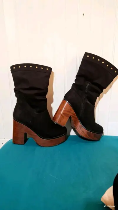 Botas negras de tacón alto con tachuelas - miniatura 2