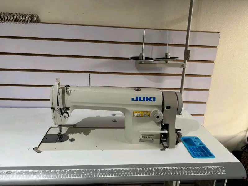 Máquina de Coser Industrial Juki en Buen Estado - 4