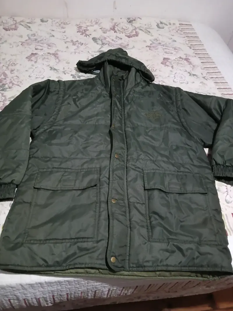 Chaqueta beige con detalles negros para hombre - 5
