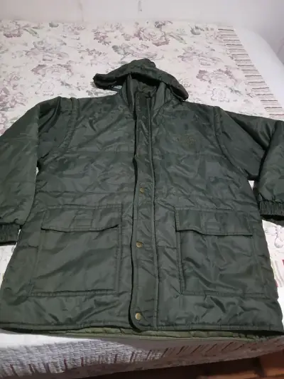 Chaqueta beige con detalles negros para hombre - miniatura 5