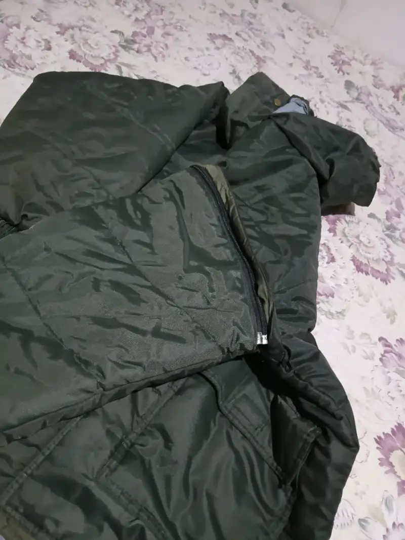 Chaqueta beige con detalles negros para hombre - 6