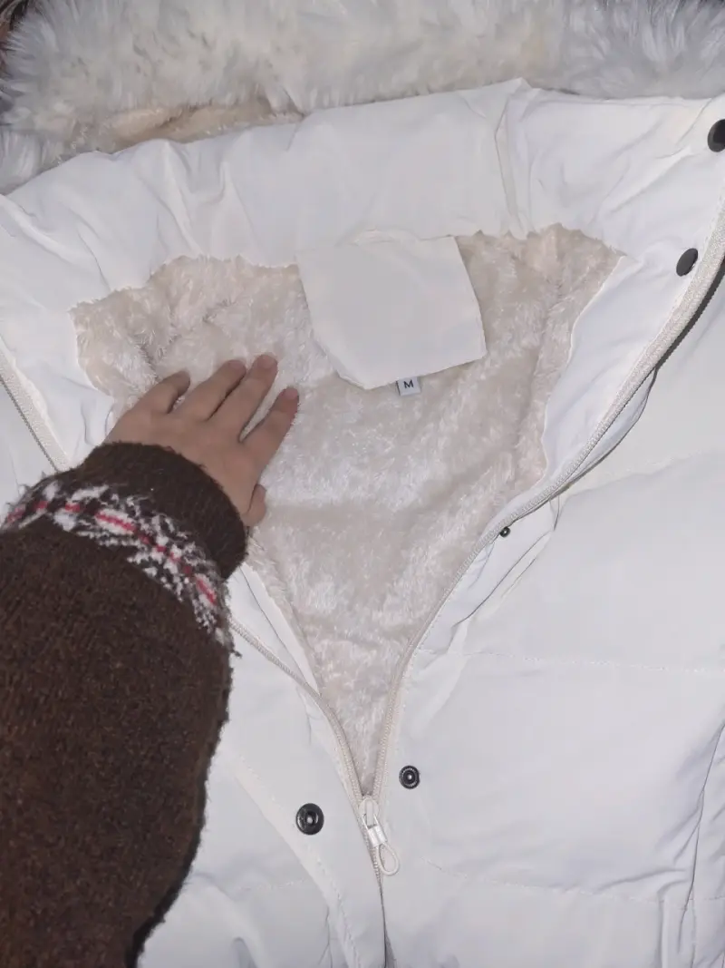 Chaqueta de invierno blanca con capucha de piel - 2