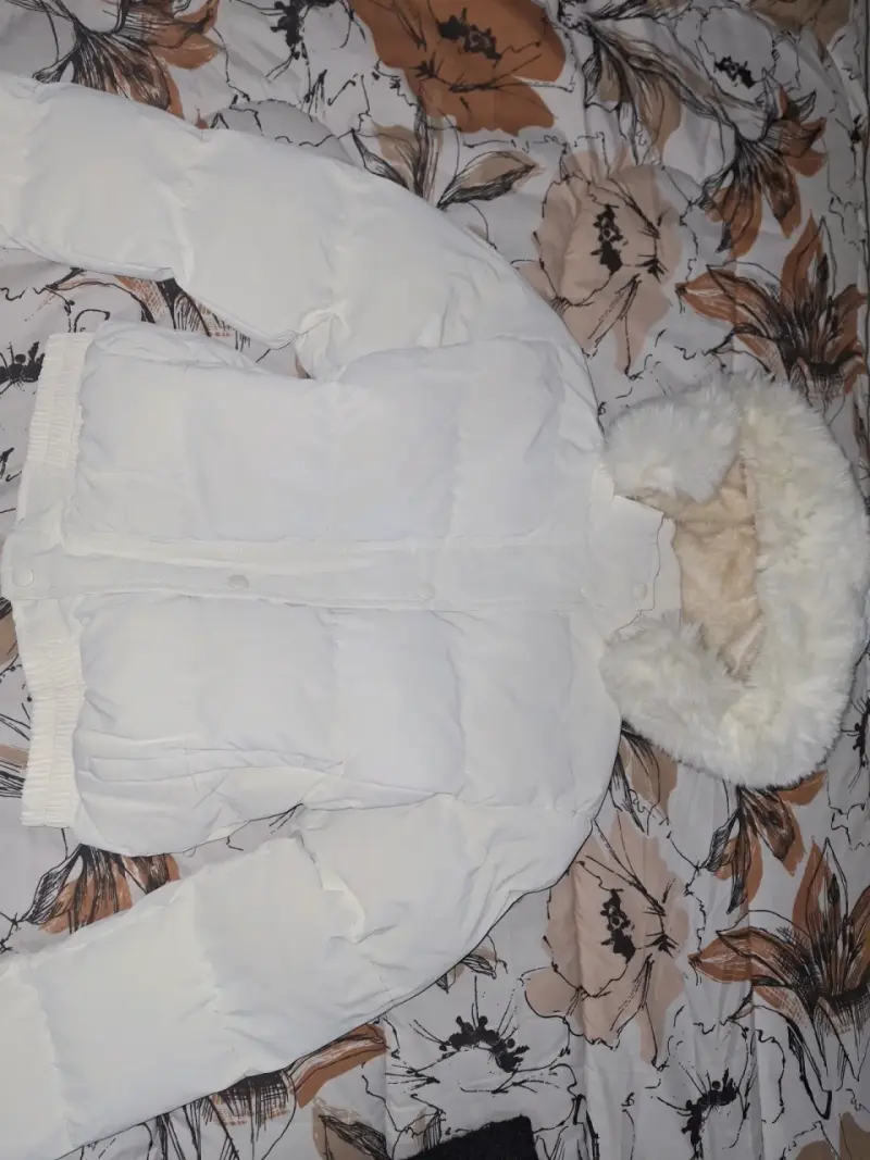 Chaqueta de invierno blanca con capucha de piel - 4