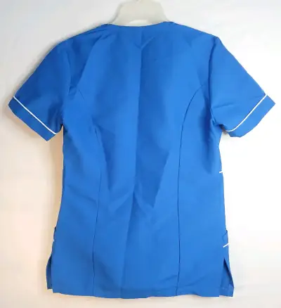 Uniforme médico azul con detalles blancos - miniatura 2