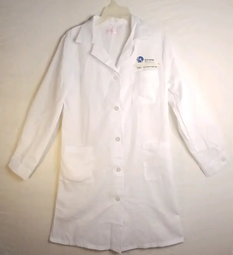 Uniforme médico azul con detalles blancos - 5