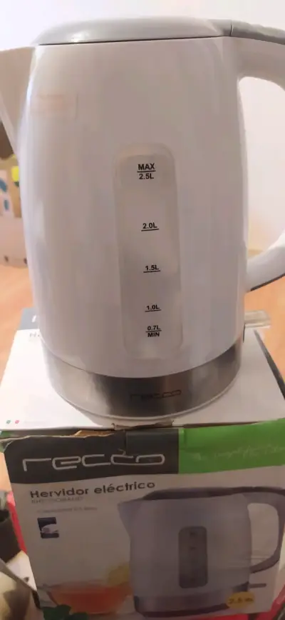Hervidor eléctrico Recco 2.5L blanco - miniatura 1