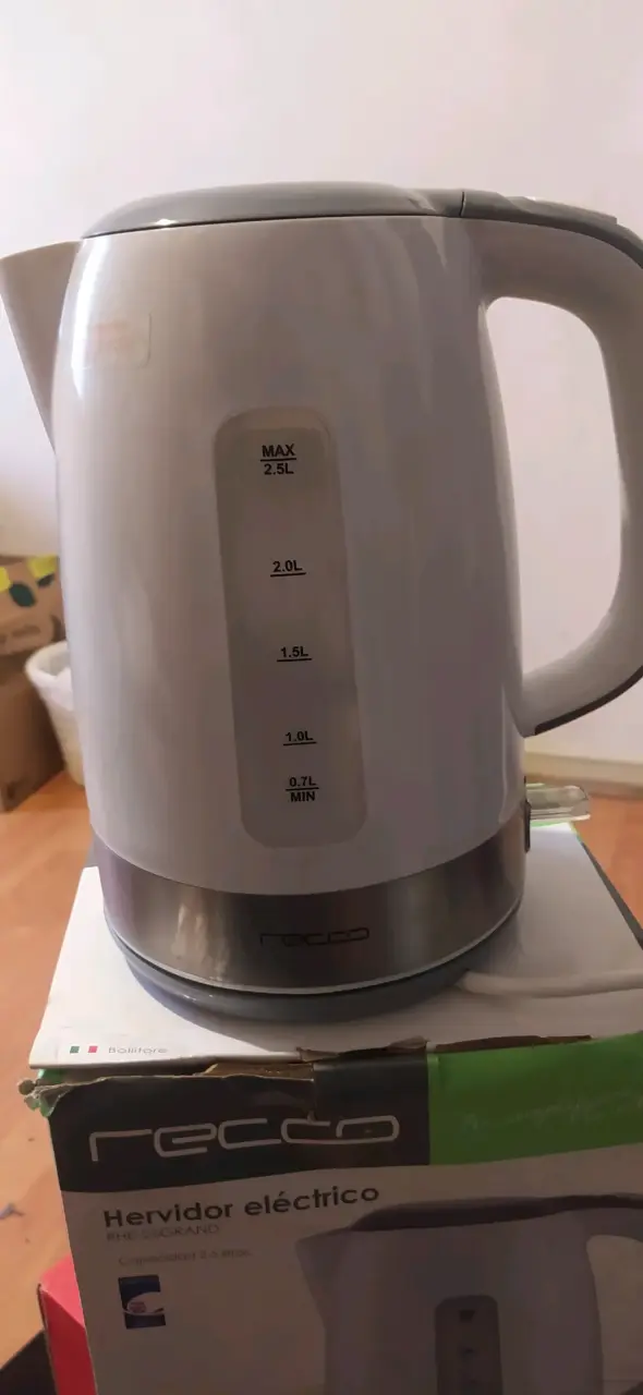 Hervidor eléctrico Recco 2.5L blanco - 2