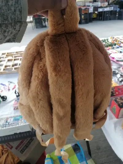 Mochila infantil de peluche con diseño de oso - miniatura 3