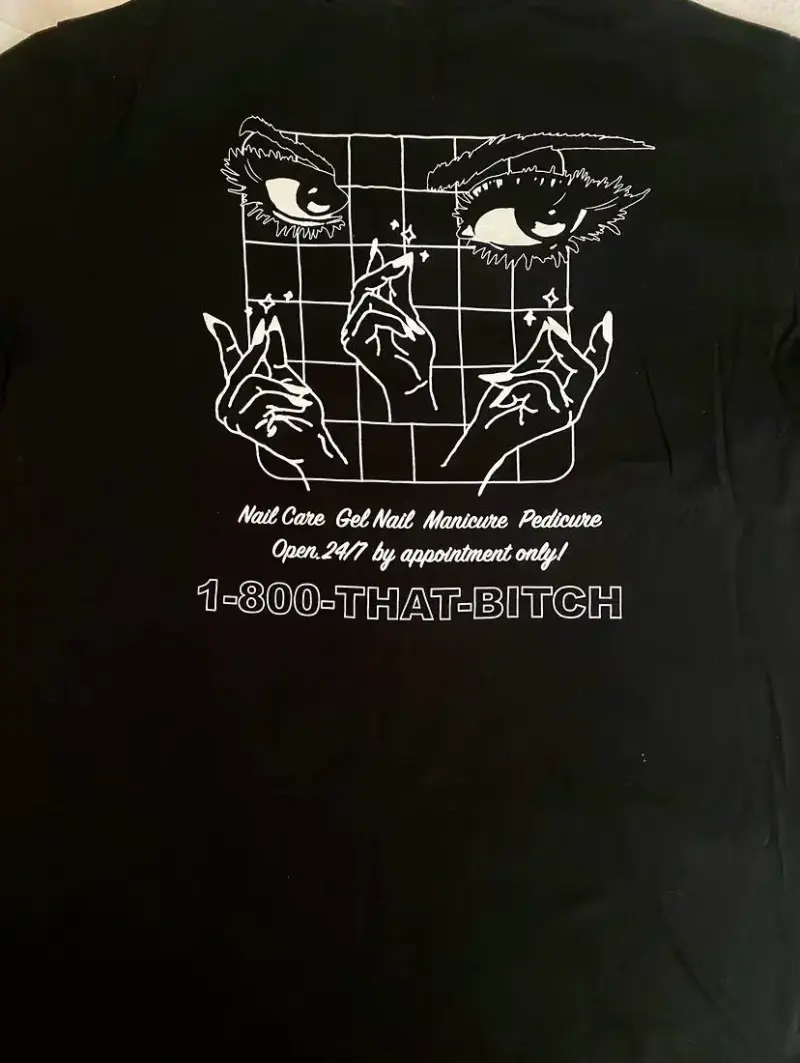 Polera negra manga larga con diseño gráfico - 3