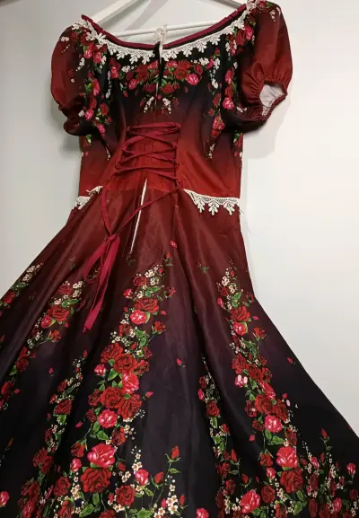 Vestido folclórico rojo con estampado floral - miniatura 5