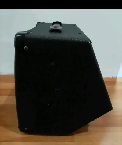 Amplificador de Bajo Laney RB1 compacto - miniatura 2