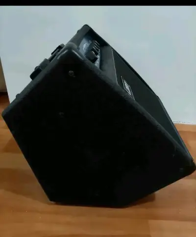 Amplificador de Bajo Laney RB1 compacto - miniatura 3