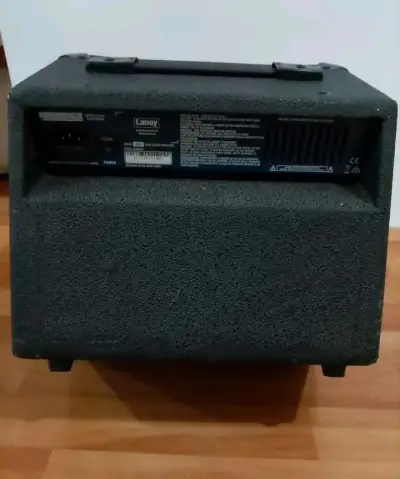 Amplificador de Bajo Laney RB1 compacto - miniatura 4