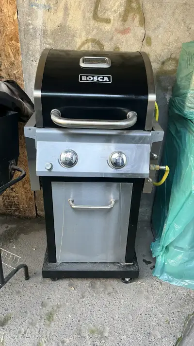 Parrilla a gas Bosca con tapa y ruedas - miniatura 1
