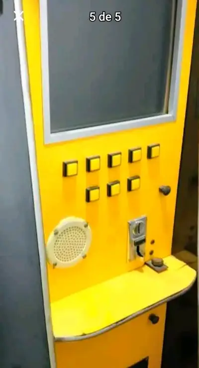 Máquina traga monedas 4  juegos con detalles - miniatura 1