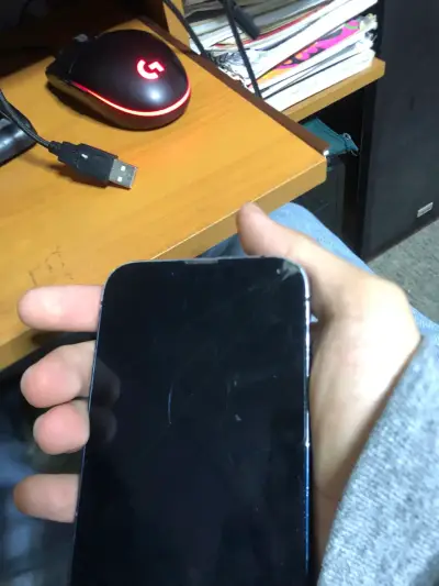 iPhone con pantalla dañada para repuestos - miniatura 2