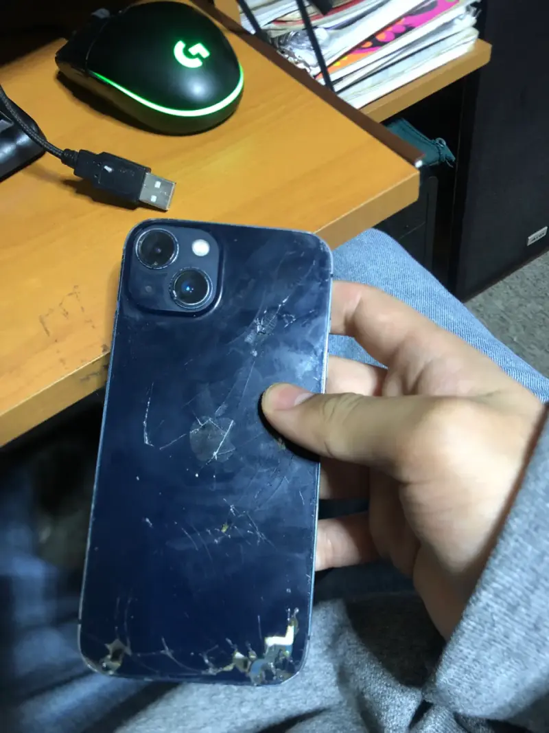 iPhone con pantalla dañada para repuestos - 3