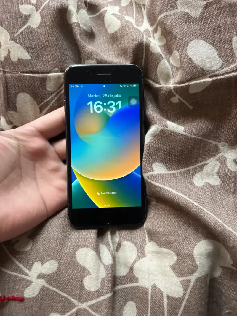 iPhone 8 con pantalla rota para repuestos - 1