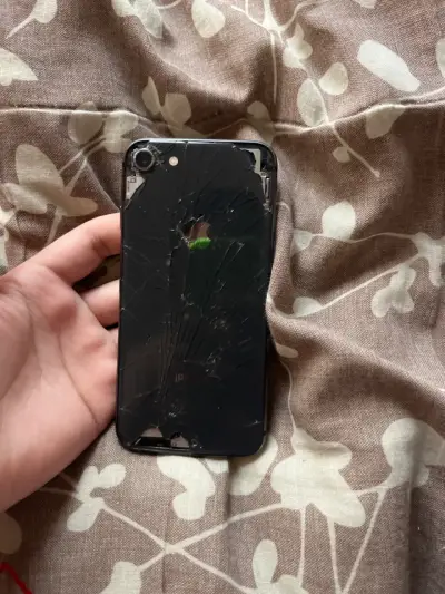 iPhone 8 con pantalla rota para repuestos - miniatura 2