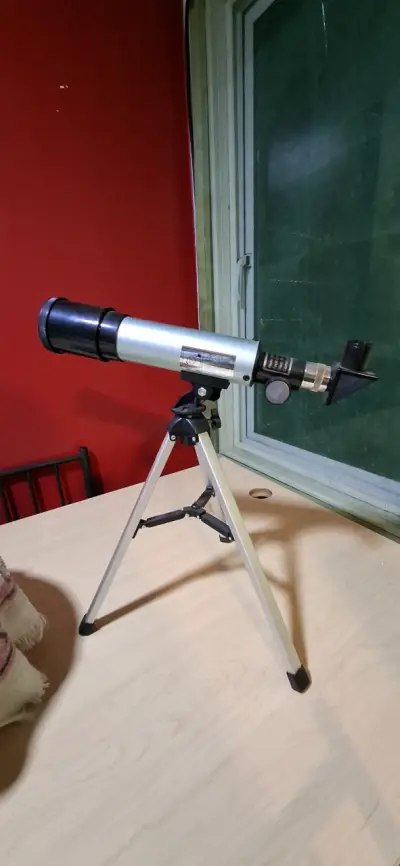 Telescopio refractor con trípode Tecnodart - miniatura 1