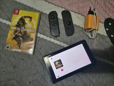 Nintendo Switch con Mortal Kombat 11 y accesorios - miniatura 2