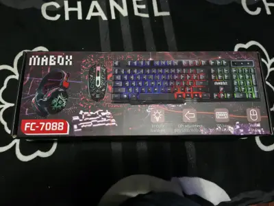 Kit de teclado, mouse y audífonos gamer con retroiluminación - miniatura 1