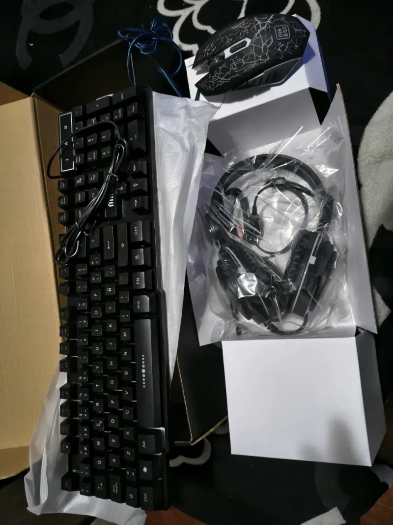 Kit de teclado, mouse y audífonos gamer con retroiluminación - 2