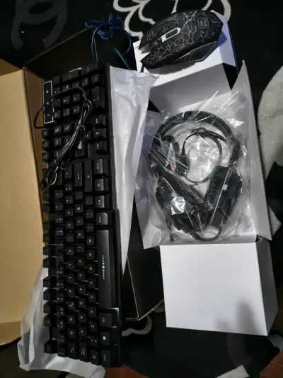 Kit de teclado, mouse y audífonos gamer con retroiluminación - miniatura 2