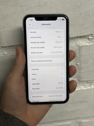 iPhone 11 64GB con caja y cargador - miniatura 3