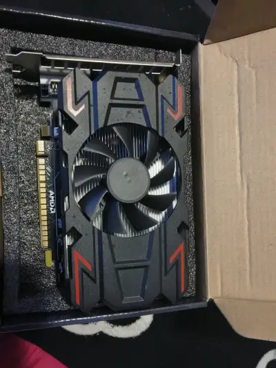 Tarjeta gráfica AMD con ventilador integrado - miniatura 1
