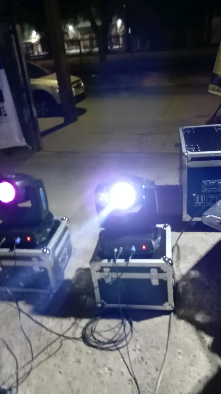 Cabeza móvil 7R 230 watts iluminación de escenario - 3