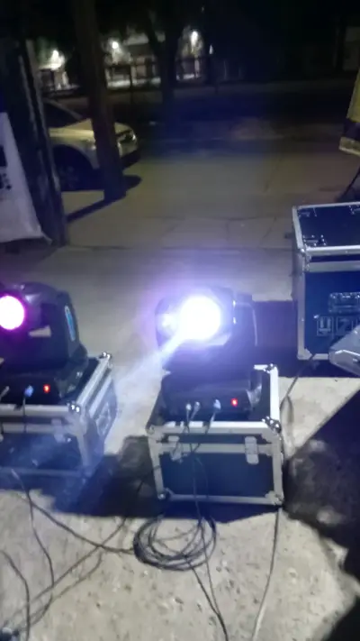 Cabeza móvil 7R 230 watts iluminación de escenario - miniatura 3
