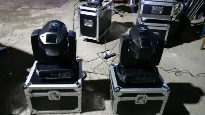 Cabeza móvil 7R 230 watts iluminación de escenario - 4