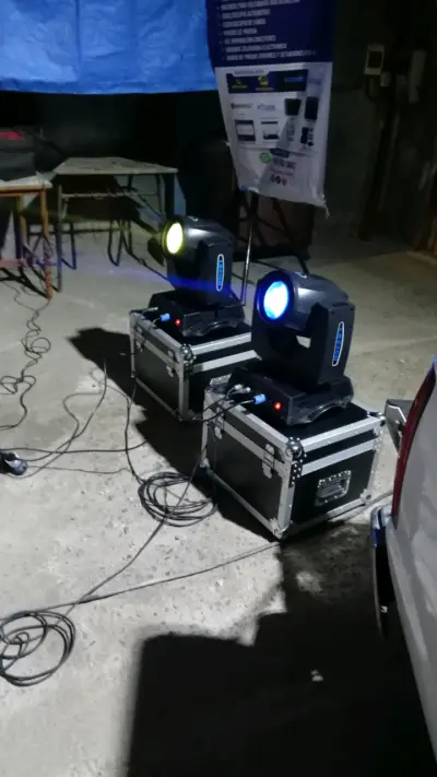 Cabeza móvil 7R 230 watts iluminación de escenario - miniatura 5