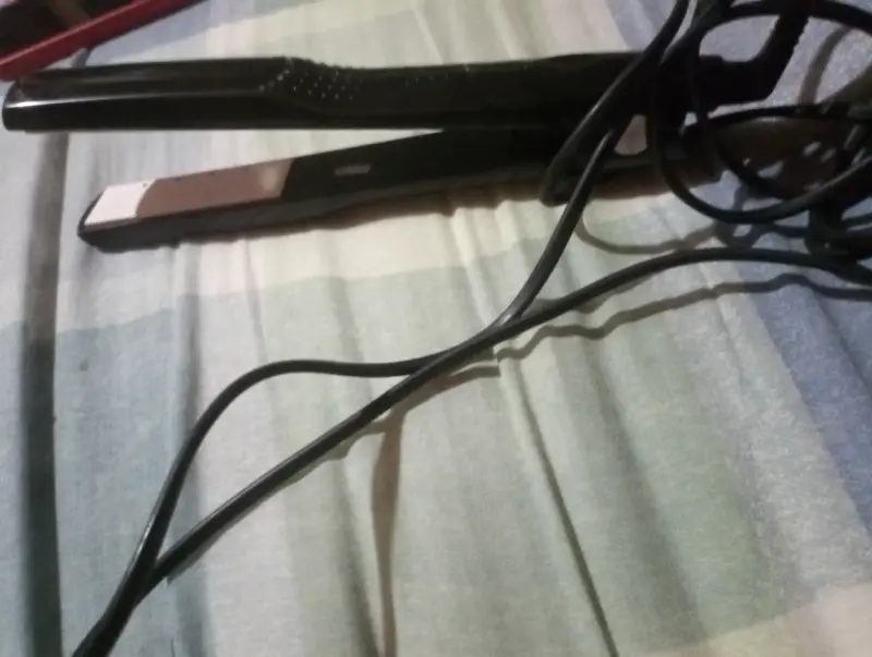 Plancha de Pelo Negra en Buen Estado - 1