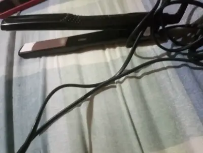 Plancha de Pelo Negra en Buen Estado - miniatura 1