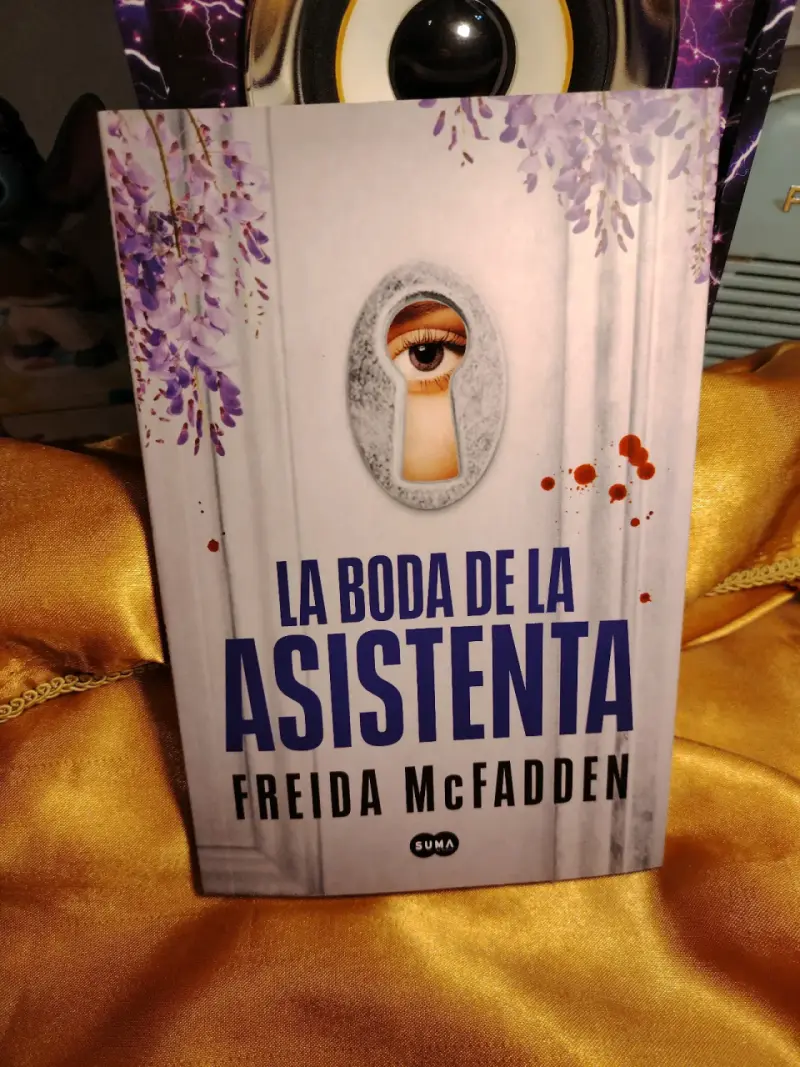 Trilogía de libros La Asistenta de Freida McFadden - 4
