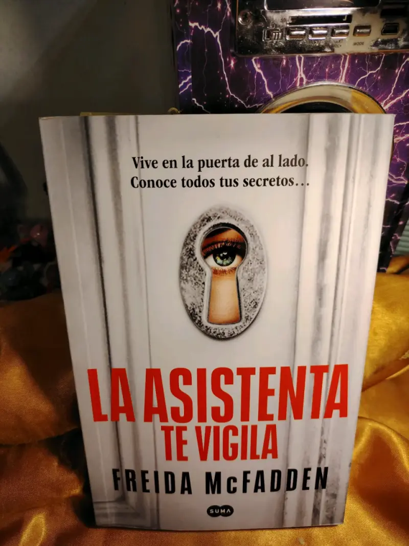 Trilogía de libros La Asistenta de Freida McFadden - 6