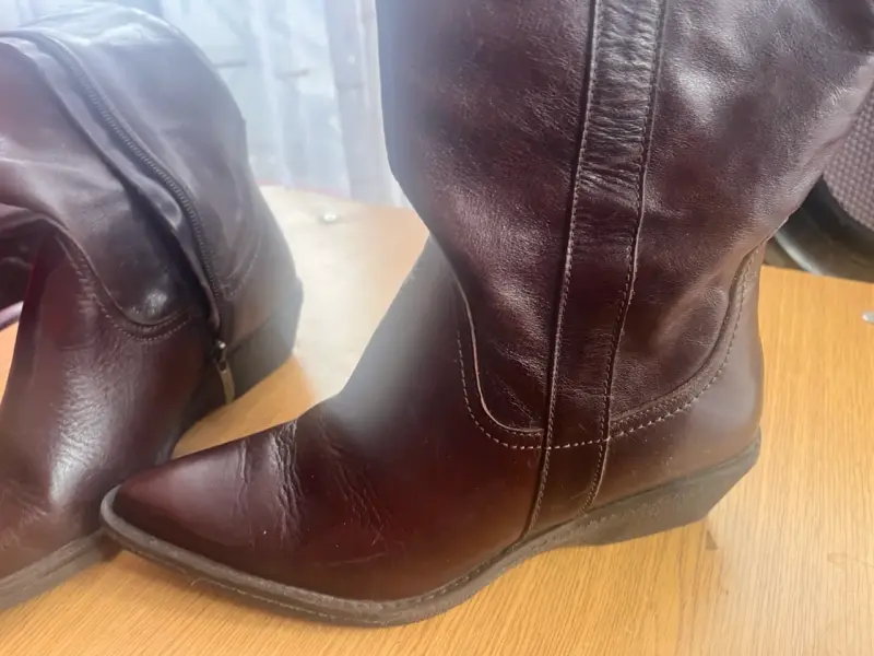 Botas de cuero café para mujer con tacón bajo - 4