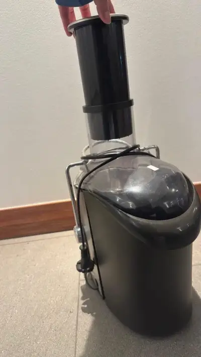Extractor de jugos eléctrico negro - miniatura 1