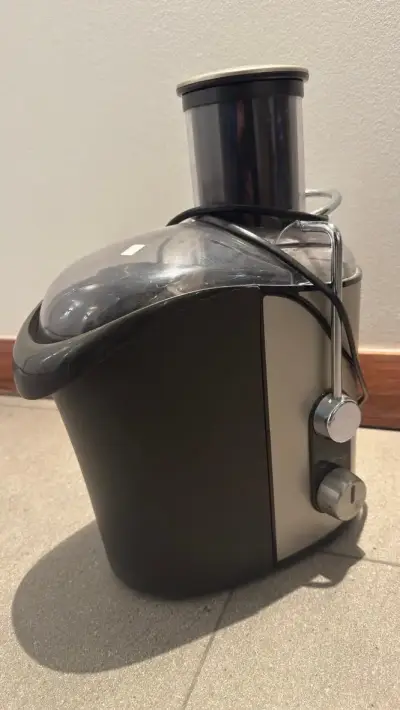 Extractor de jugos eléctrico negro - miniatura 2