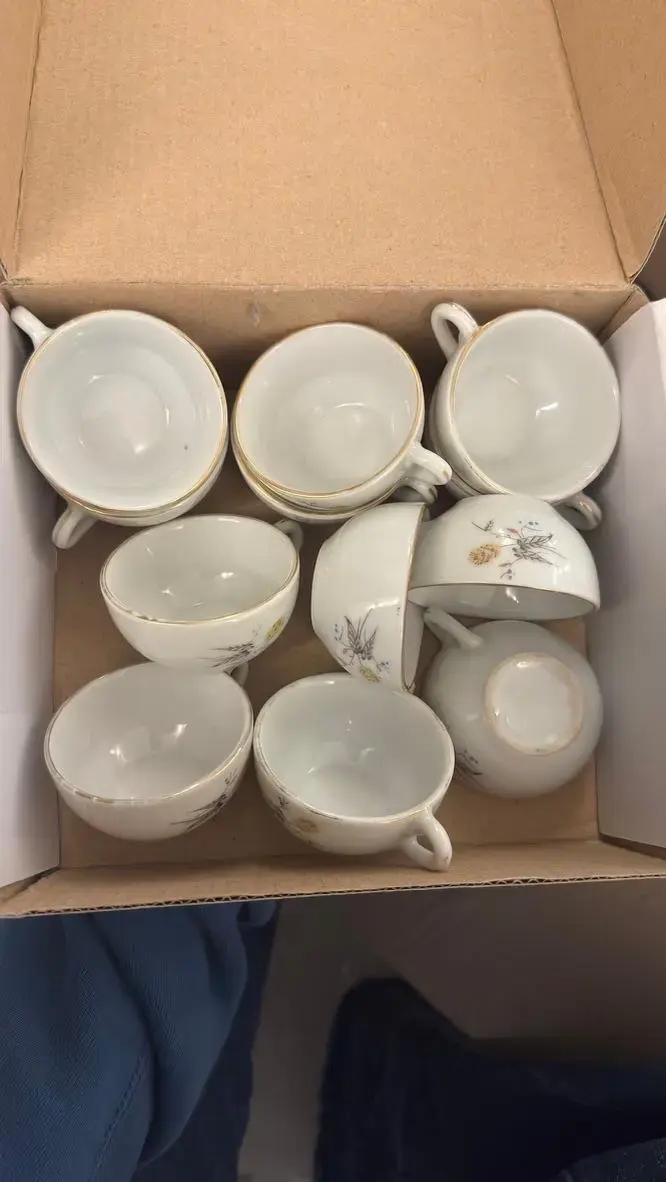 Juego de tazas de porcelana con diseño floral