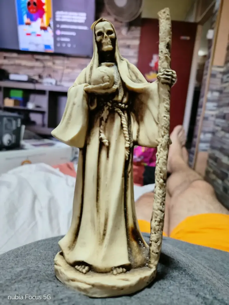 Figura de Santa Muerte en hueso de tiburón mexico
