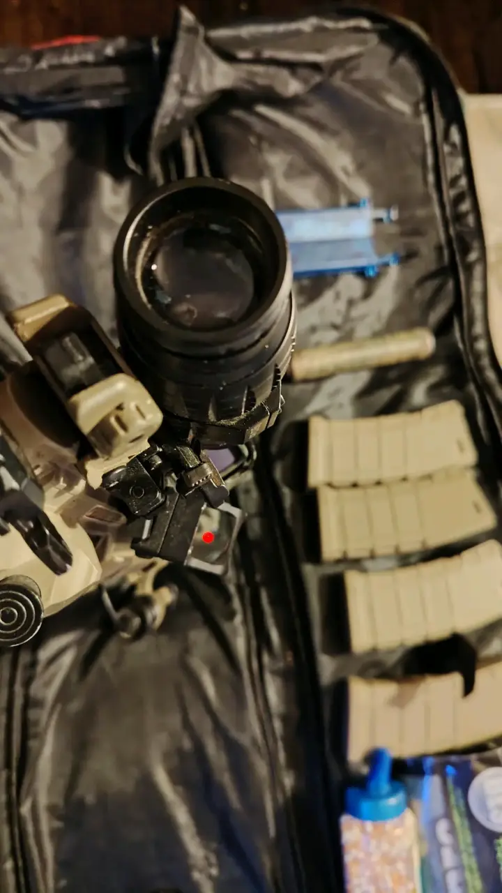 Réplica Airsoft M4 con accesorios y cargadores - 5