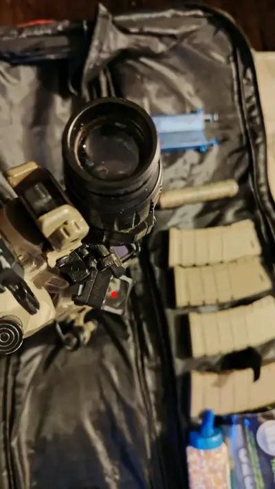 Réplica Airsoft M4 con accesorios y cargadores - miniatura 5