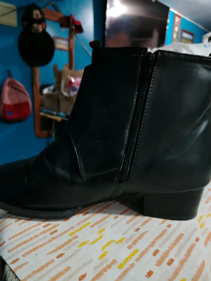 Botines de cuero negro con hebillas - 2