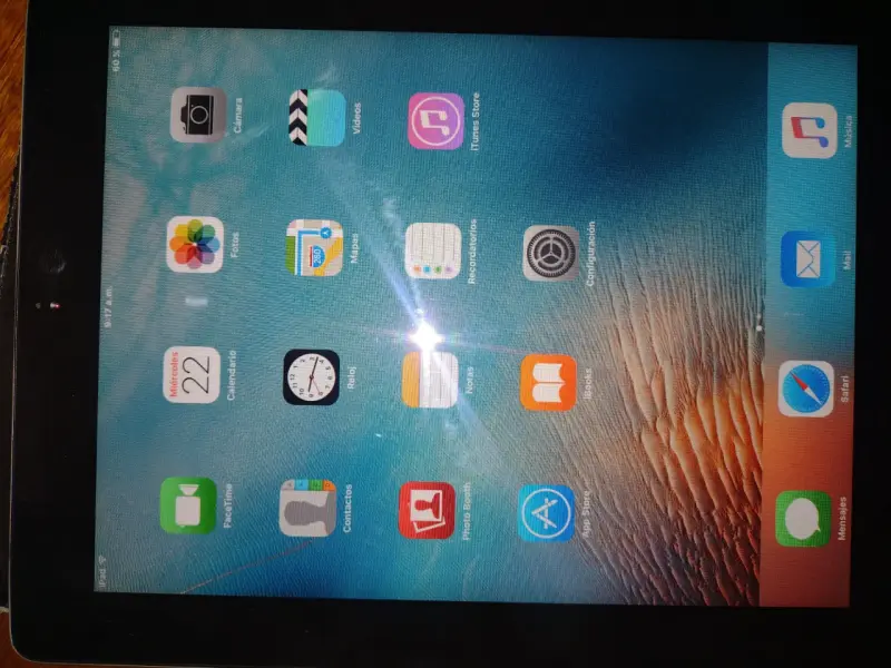 iPad con accesorios y funda en buen estado - 4