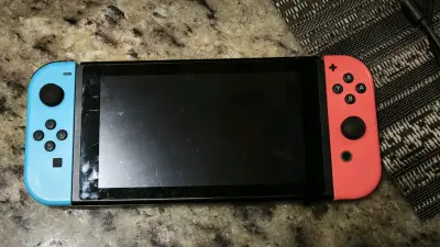 Consola Nintendo Switch con Joy-Con de colores - miniatura 1