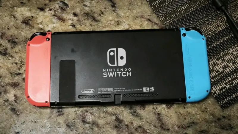 Consola Nintendo Switch con Joy-Con de colores - 2
